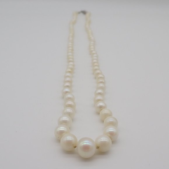 Vintage Graduated white/creamy REAL Pearl necklace. - Picture 2 of 6